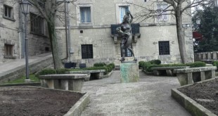 statua vittime bombardamento